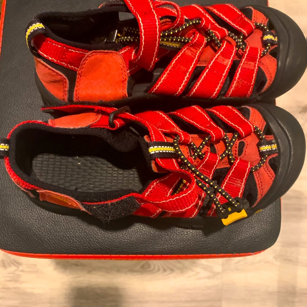 Keen youth hiking water shoes